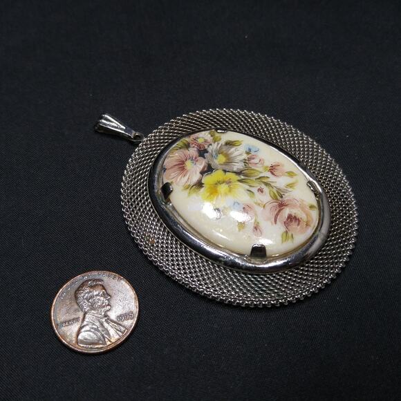 Vintage Floral Porcelain Mesh Frame Pendant, Silver tone, 1960s, 2 3/4 Inches - Picture 6 of 10